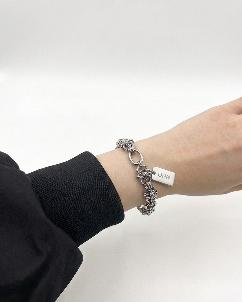 THE PIERCED CHAIN  [Bracelet Charm]