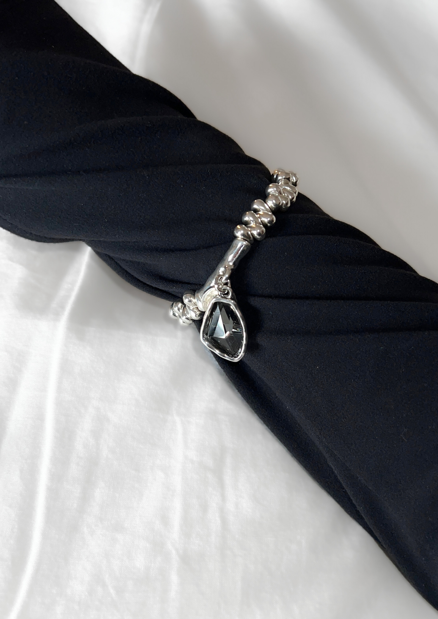 [The Jewls] The Obsidian Bracelet